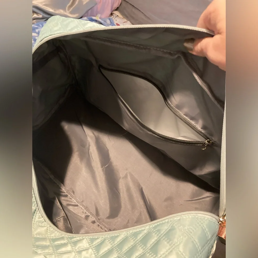 Luxury Large Capacity Duffel Bag with attachable shoulder strap - Picture 6 of 11